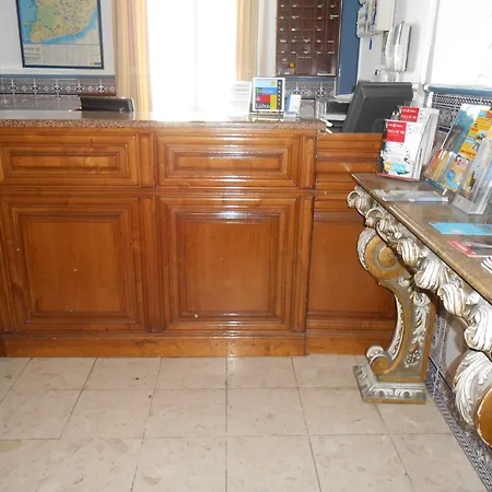 Residencial Joao Xxi Гостьовий будинок Лісабон